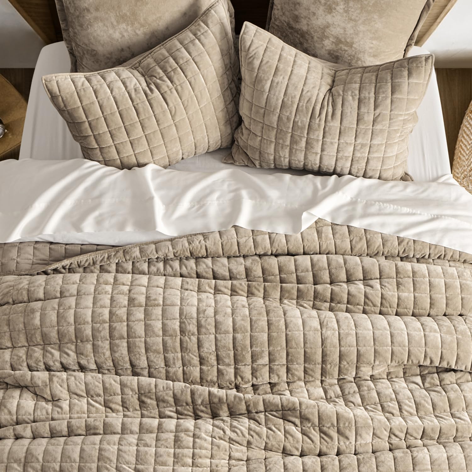 RECYCO Luxury Velvet Quilt Set King Size Bedding Sets, Ultra Soft Velvet Comforter Set, Lightweight Channel Box Stitch Oversized Bedspread Coverlet for All Season, with 2 Shams, Urban Taupe
