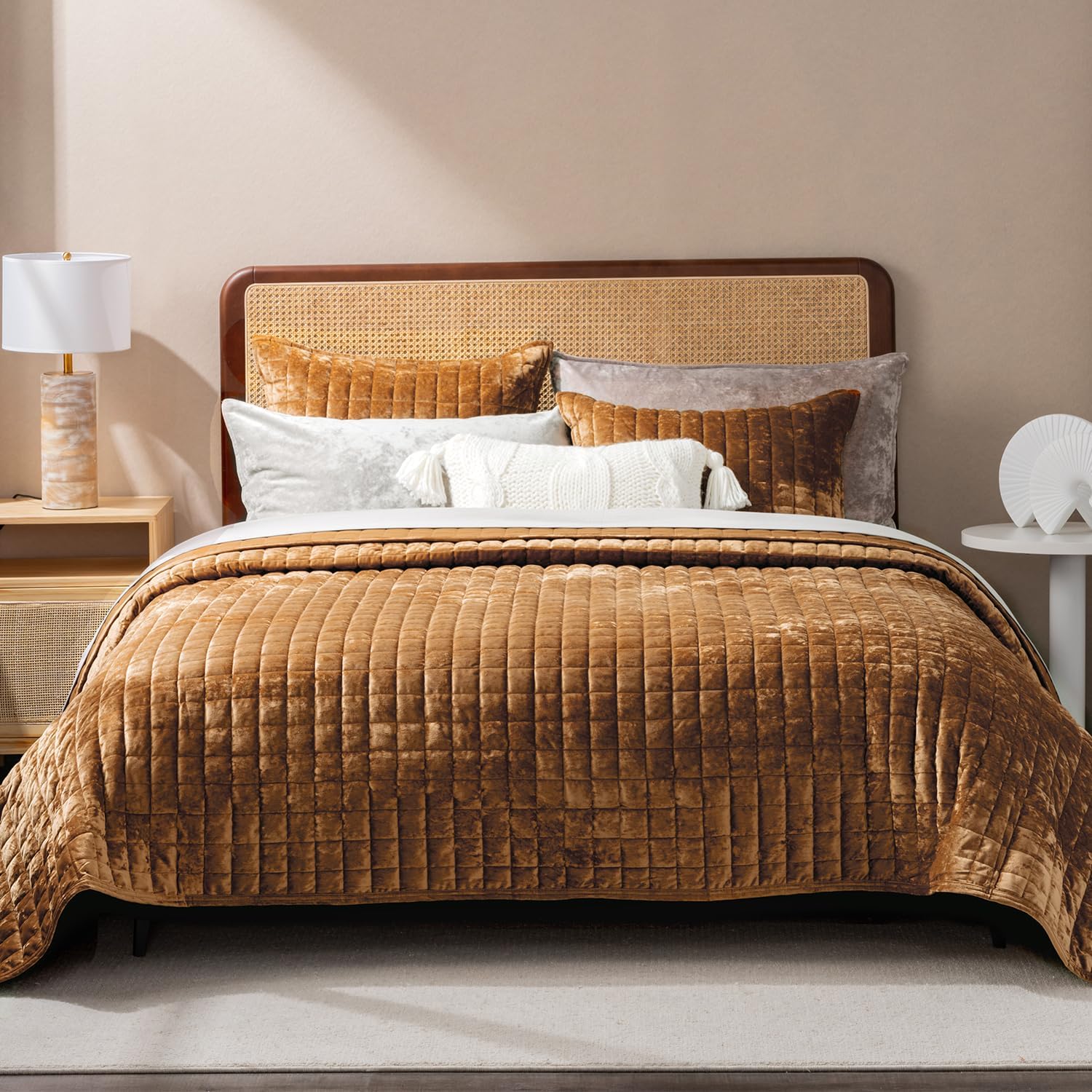 RECYCO Luxury Velvet Quilt Set King Size Bedding Sets, Ultra Soft Velvet Comforter Set, Lightweight Channel Box Stitch Oversized Bedspread Coverlet for All Season, with 2 Shams, Urban Taupe