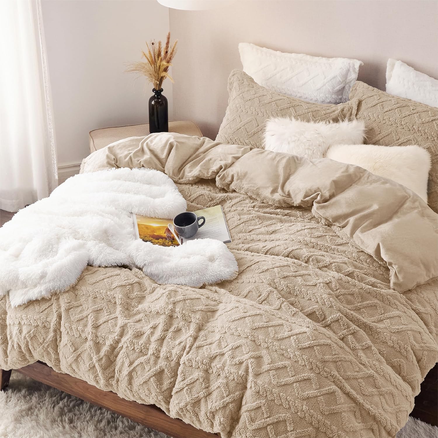 Bedsure King Size Comforter Set Beige, Boho Tufted Bed Set, Checkered Farmhouse Shabby Chic Bedding, 3 Pieces, 1 Plaid Geometric Comforter and 2 Pillow Shams